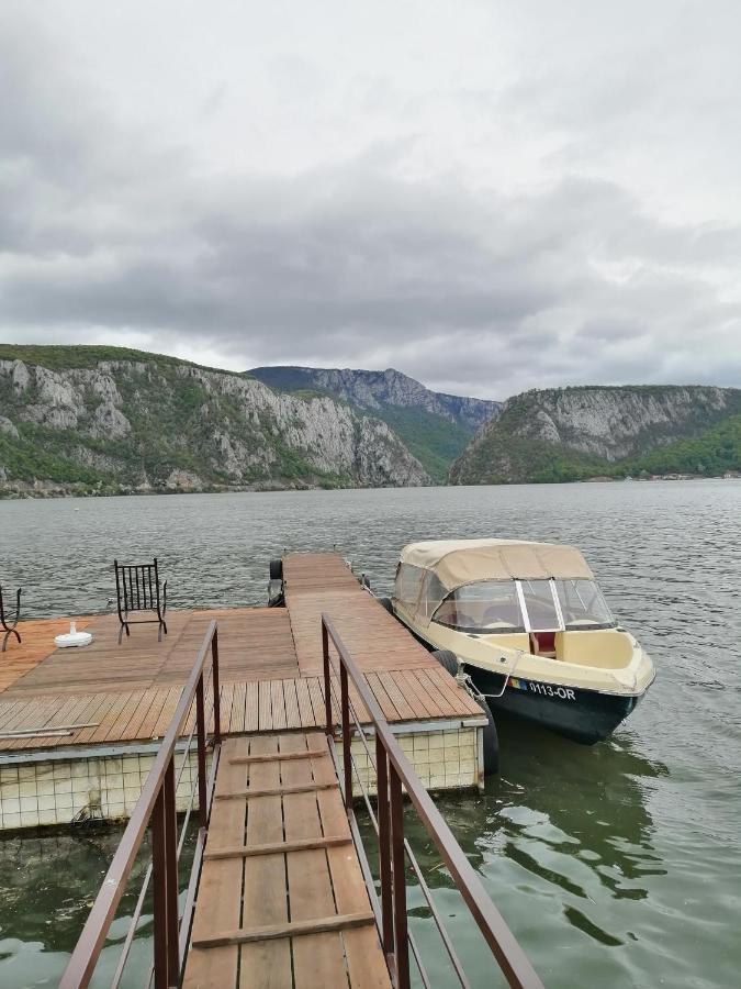 Vila Hercules Dubova Buitenkant foto