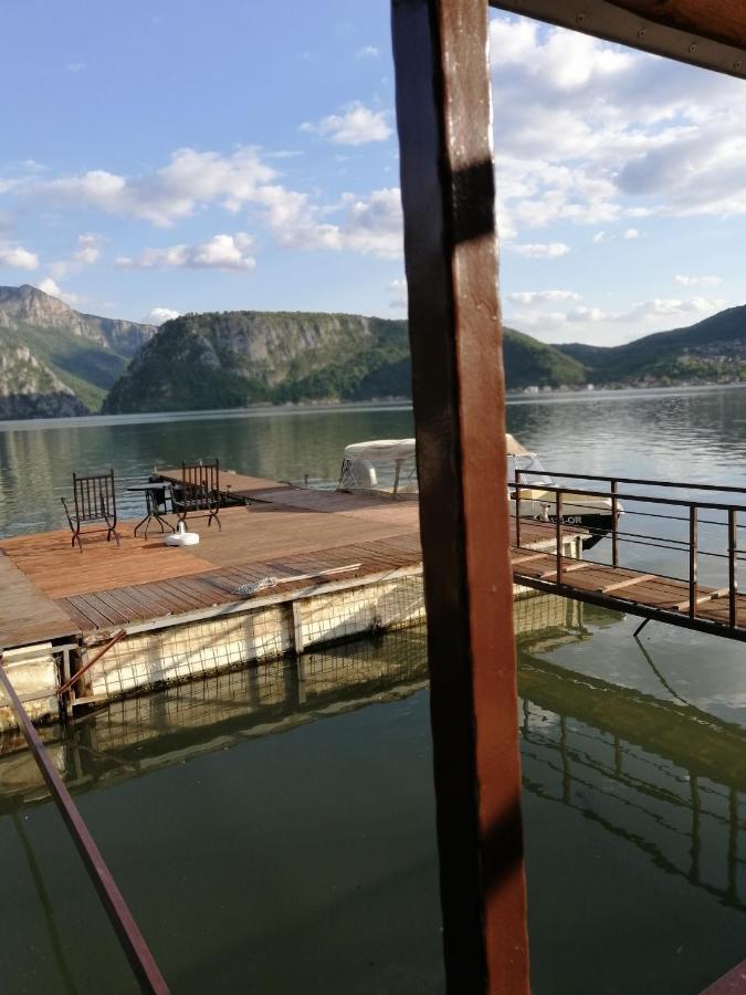 Vila Hercules Dubova Buitenkant foto
