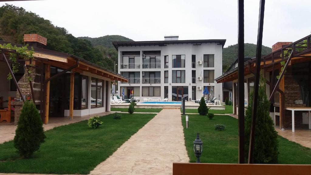 Vila Hercules Dubova Buitenkant foto