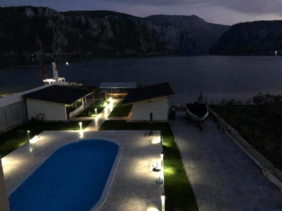 Vila Hercules Dubova Buitenkant foto