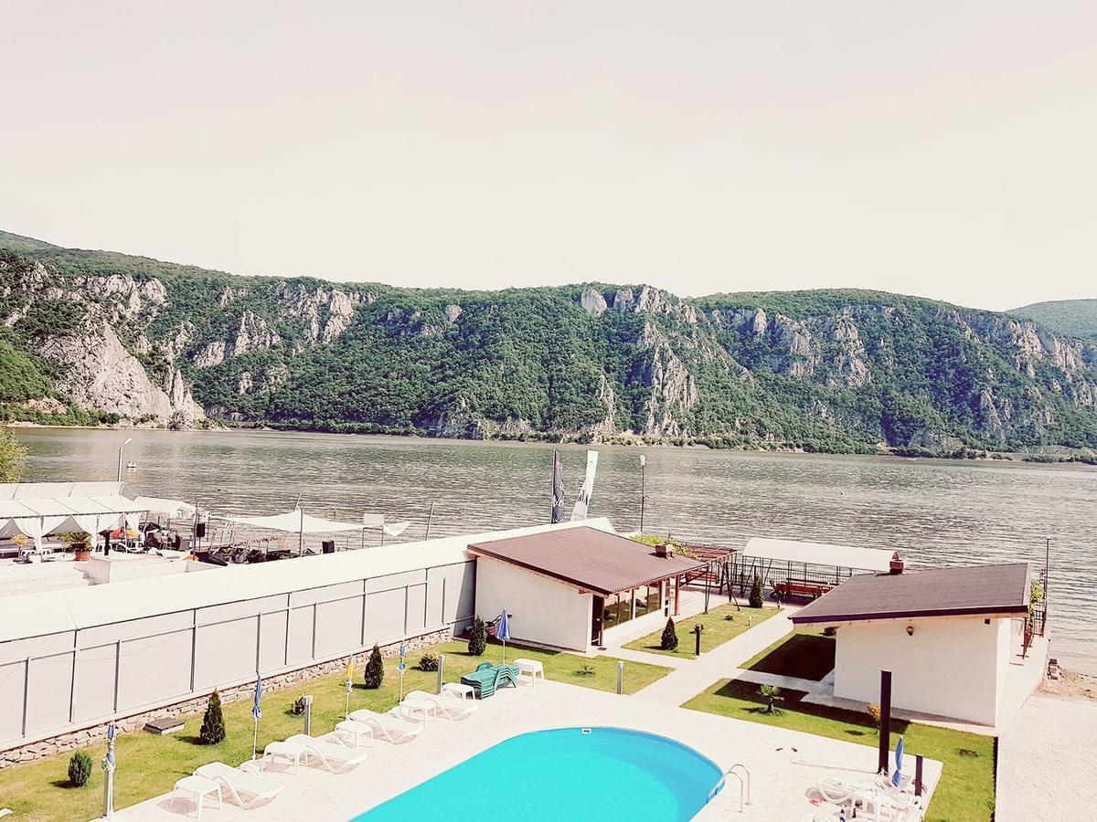 Vila Hercules Dubova Buitenkant foto